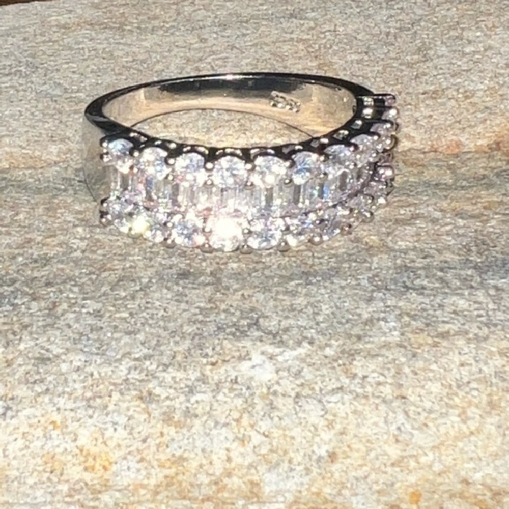 BAGUETTE 18K over 925 stamped ROUND DIAMOND SILVER HALO ETERNITY RING